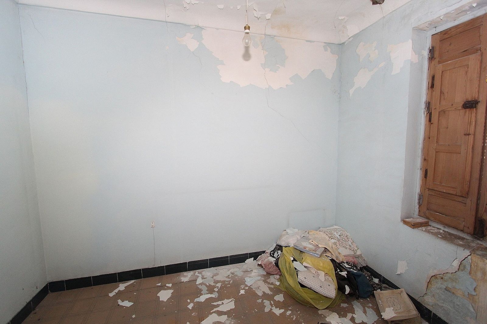 Resale - 6 Bedroom 1 Bathroom Townhouse in Villena -  - Alicante