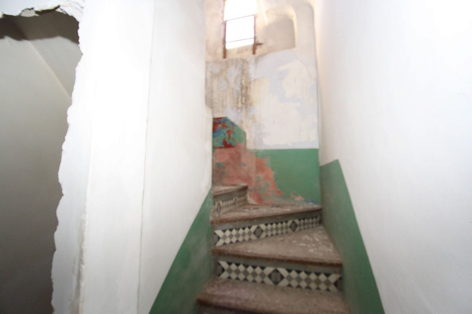 Resale - 6 Bedroom 1 Bathroom Townhouse in Villena -  - Alicante