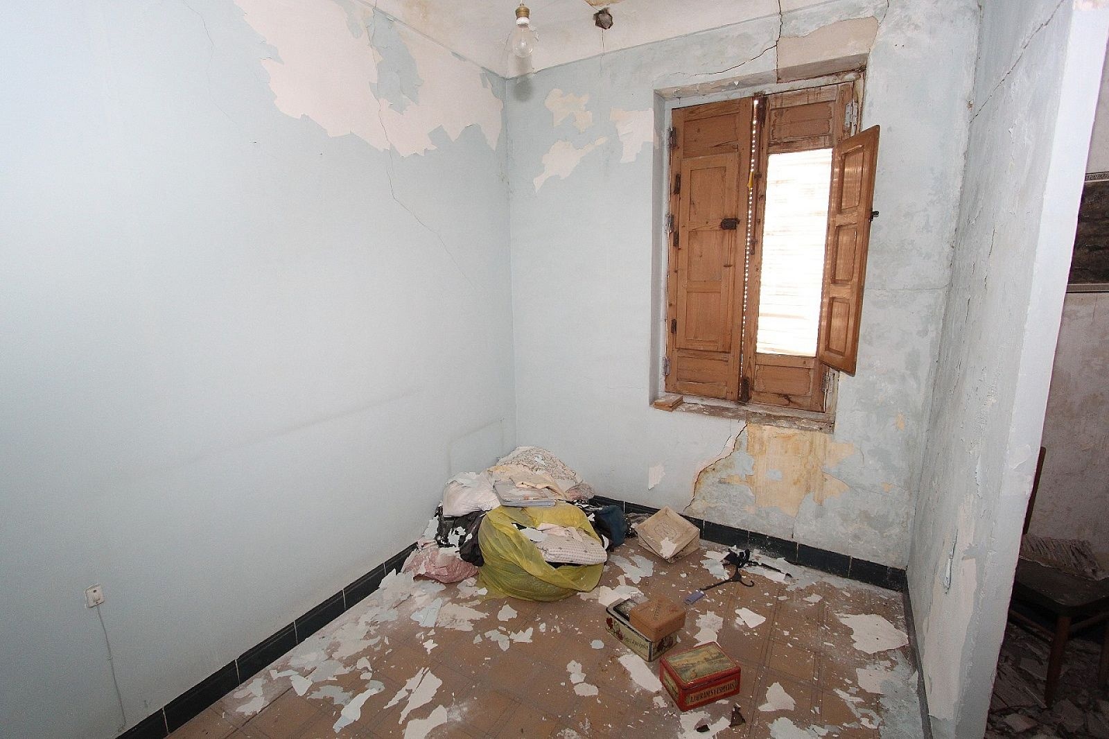 Resale - 6 Bedroom 1 Bathroom Townhouse in Villena -  - Alicante