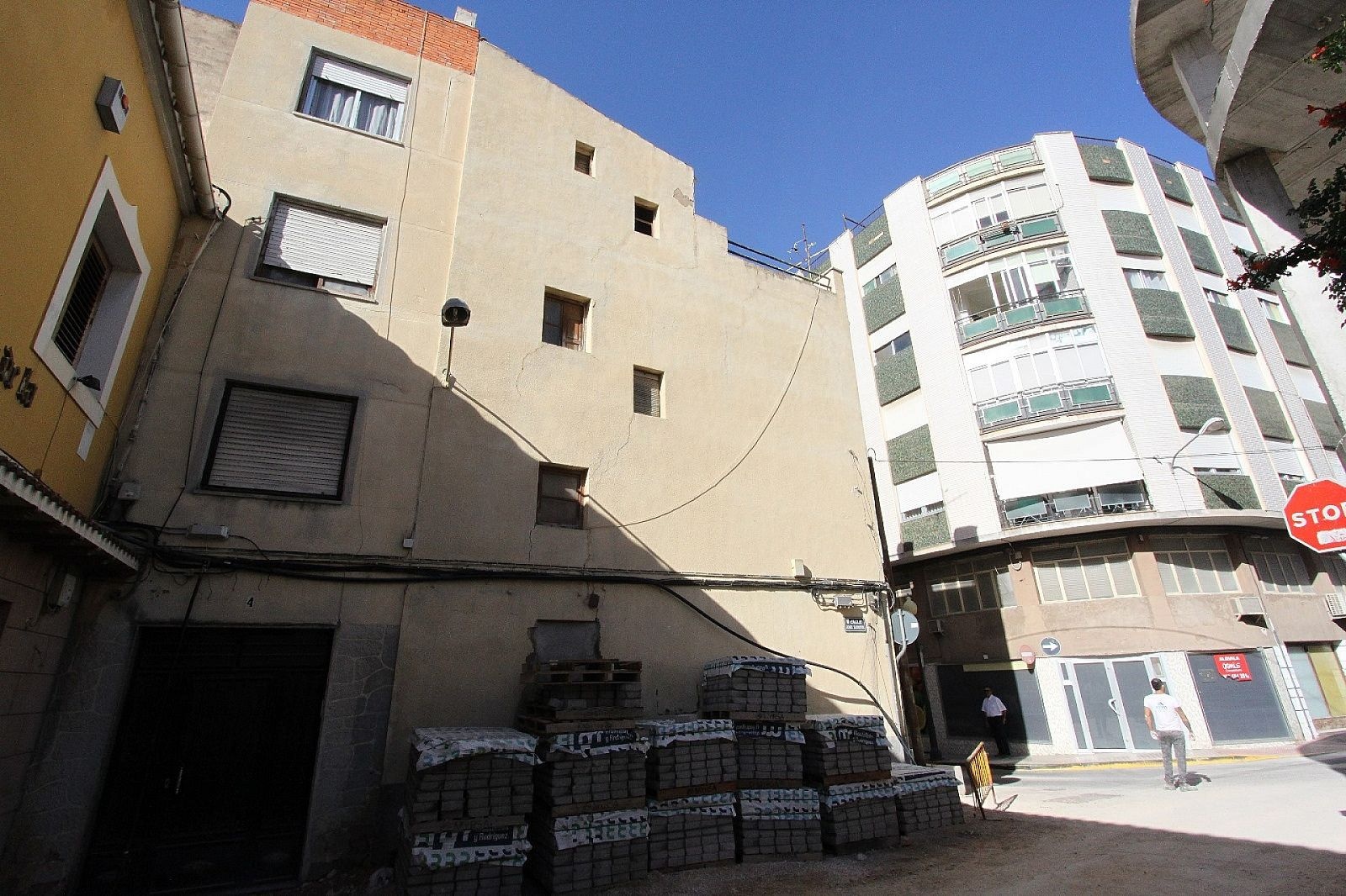 Resale - 6 Bedroom 1 Bathroom Townhouse in Villena -  - Alicante