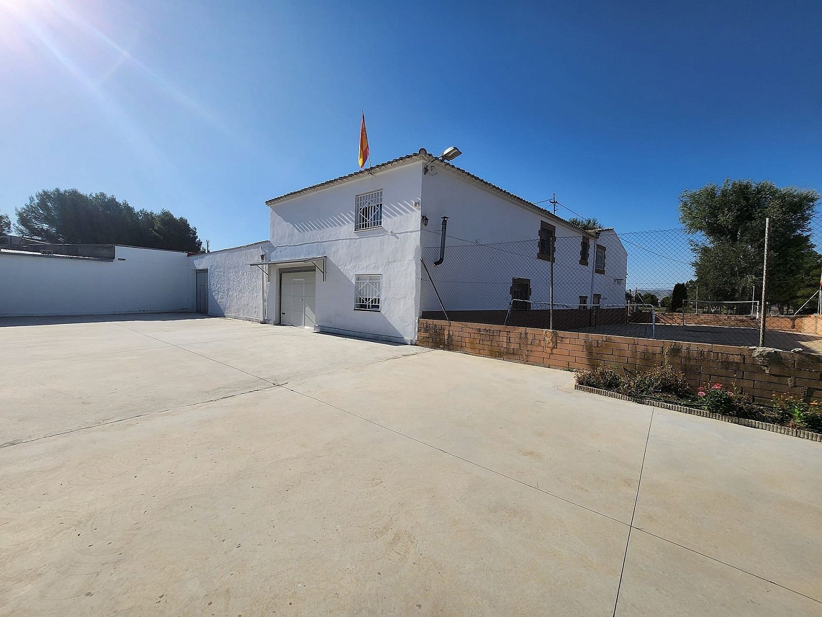 Resale - 7 Bedroom 2 Bathroom Country house in Villena -  - Alicante