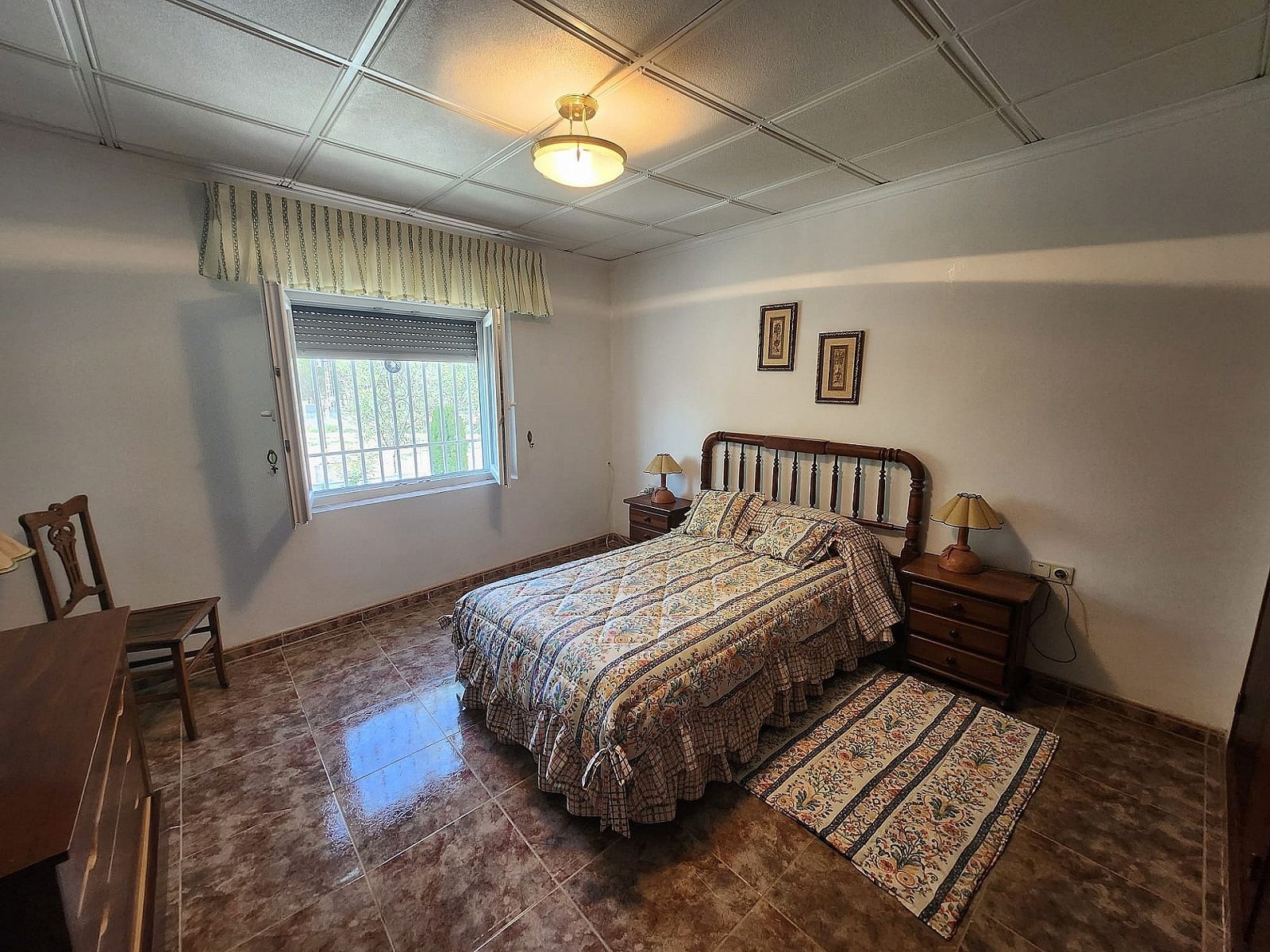 Resale - 7 Bedroom 2 Bathroom Country house in Villena -  - Alicante