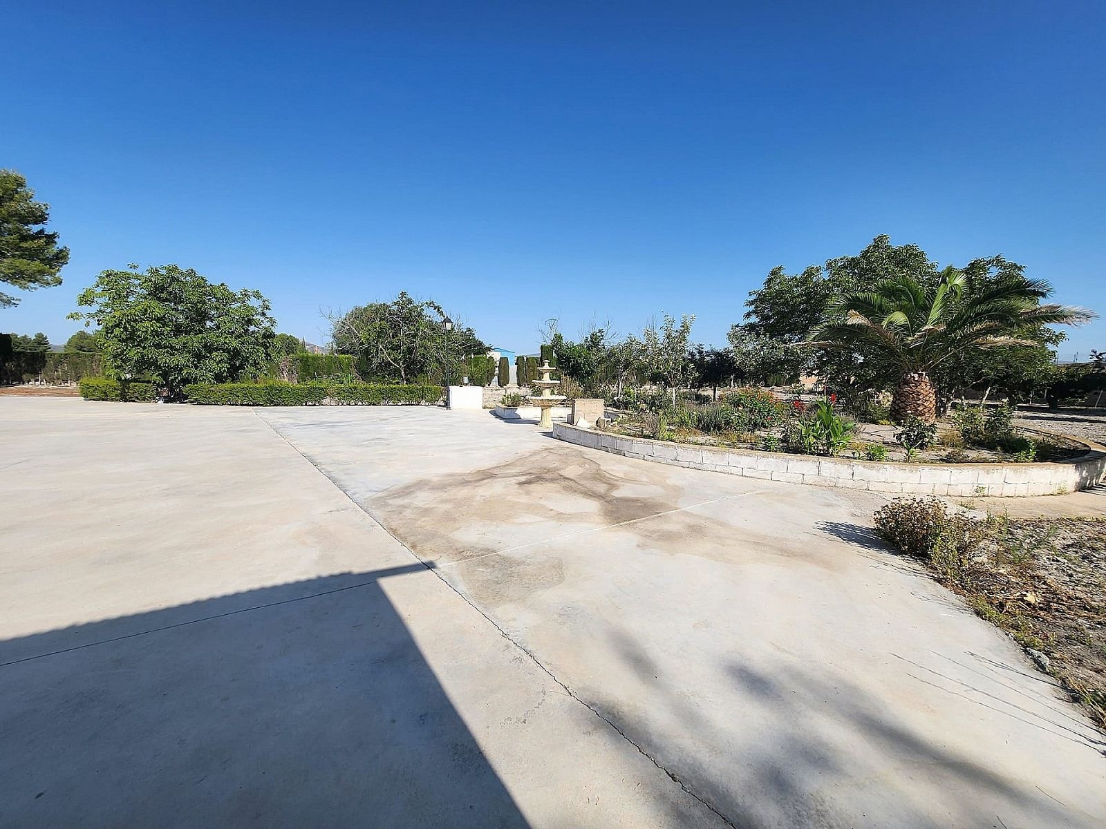 Resale - 7 Bedroom 2 Bathroom Country house in Villena -  - Alicante