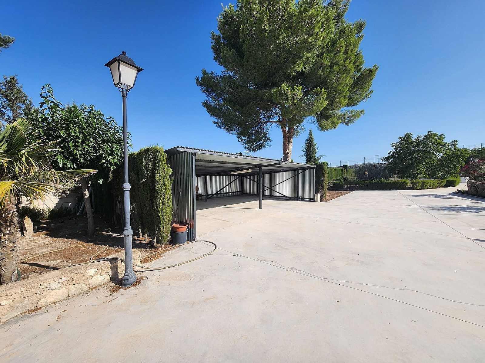 Resale - 7 Bedroom 2 Bathroom Country house in Villena -  - Alicante