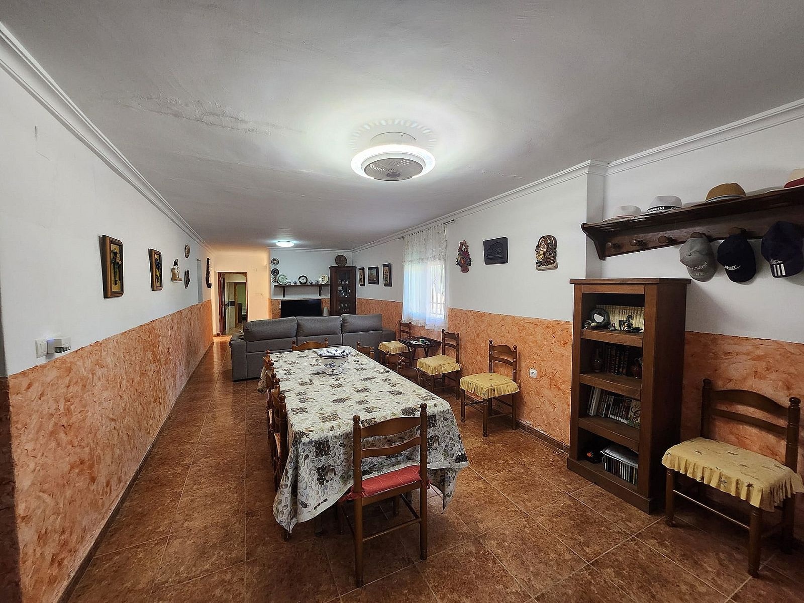 Resale - 7 Bedroom 2 Bathroom Country house in Villena -  - Alicante