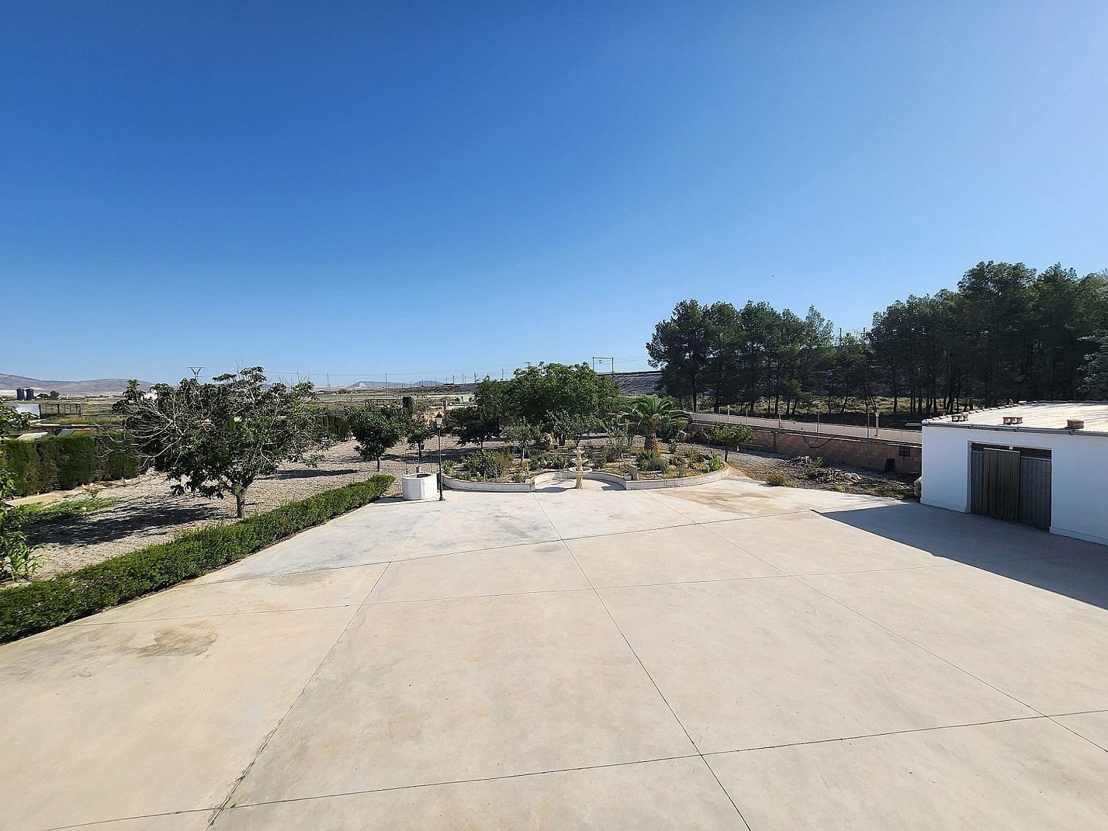 Resale - 7 Bedroom 2 Bathroom Country house in Villena -  - Alicante