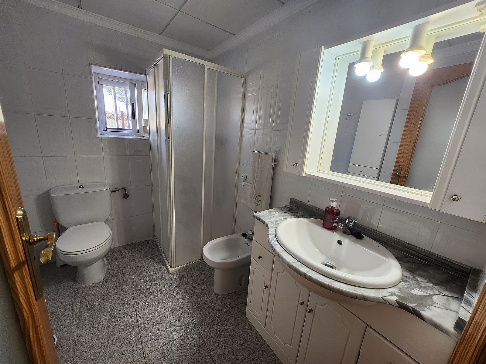 Resale - 7 Bedroom 2 Bathroom Country house in Villena -  - Alicante