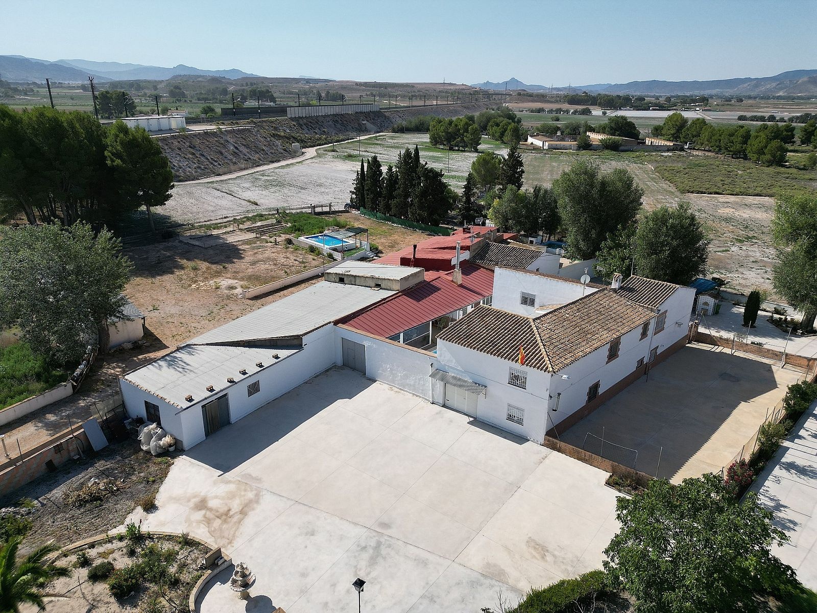 Resale - 7 Bedroom 2 Bathroom Country house in Villena -  - Alicante
