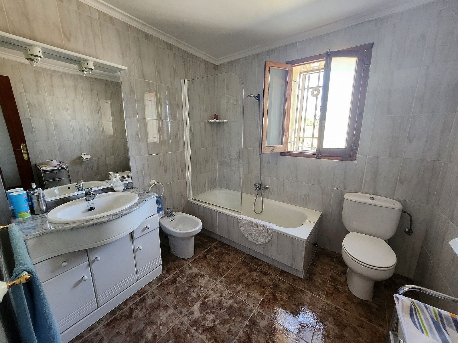 Resale - 7 Bedroom 2 Bathroom Country house in Villena -  - Alicante