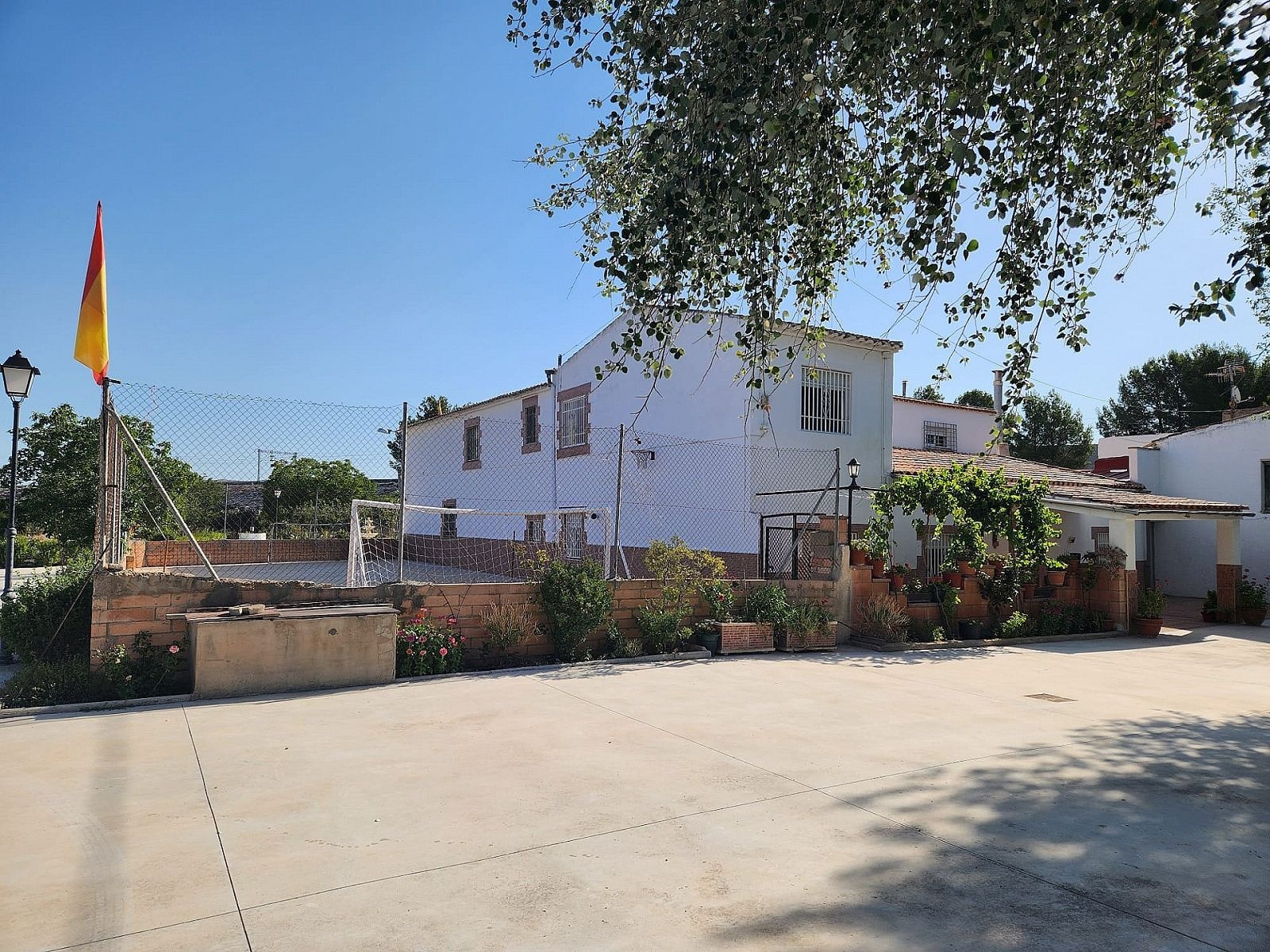 Resale - 7 Bedroom 2 Bathroom Country house in Villena -  - Alicante