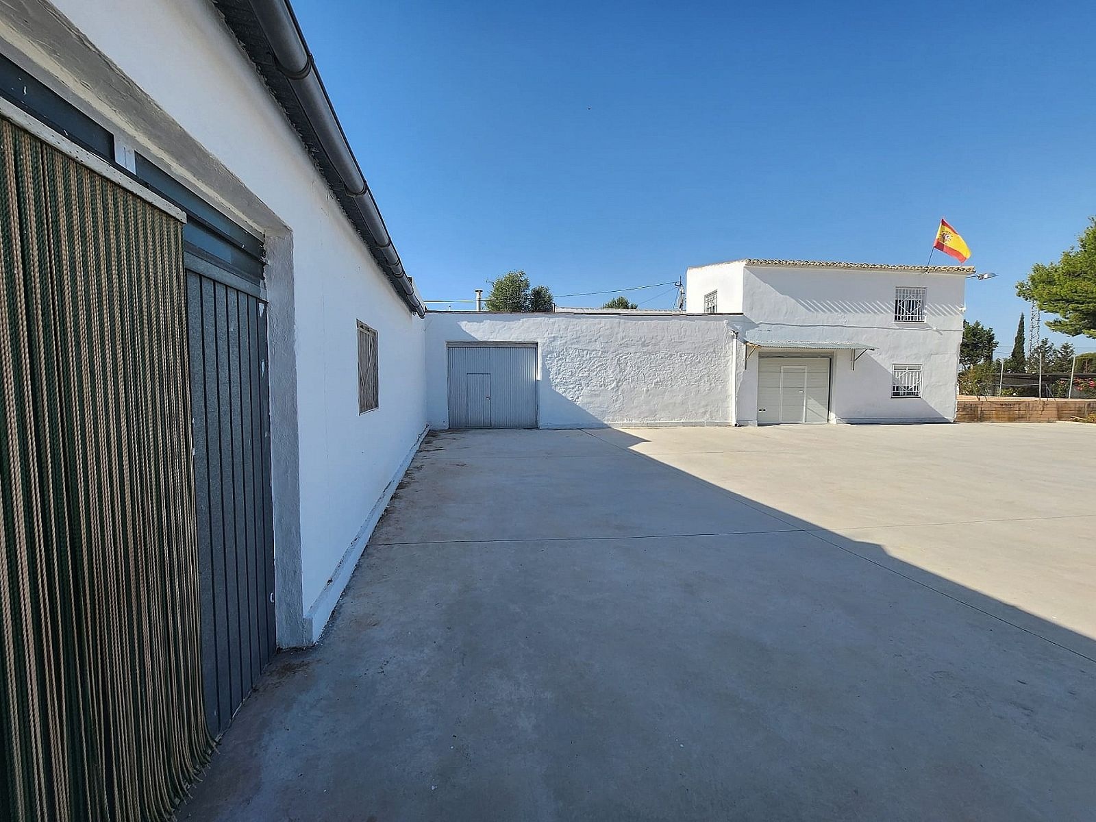 Resale - 7 Bedroom 2 Bathroom Country house in Villena -  - Alicante