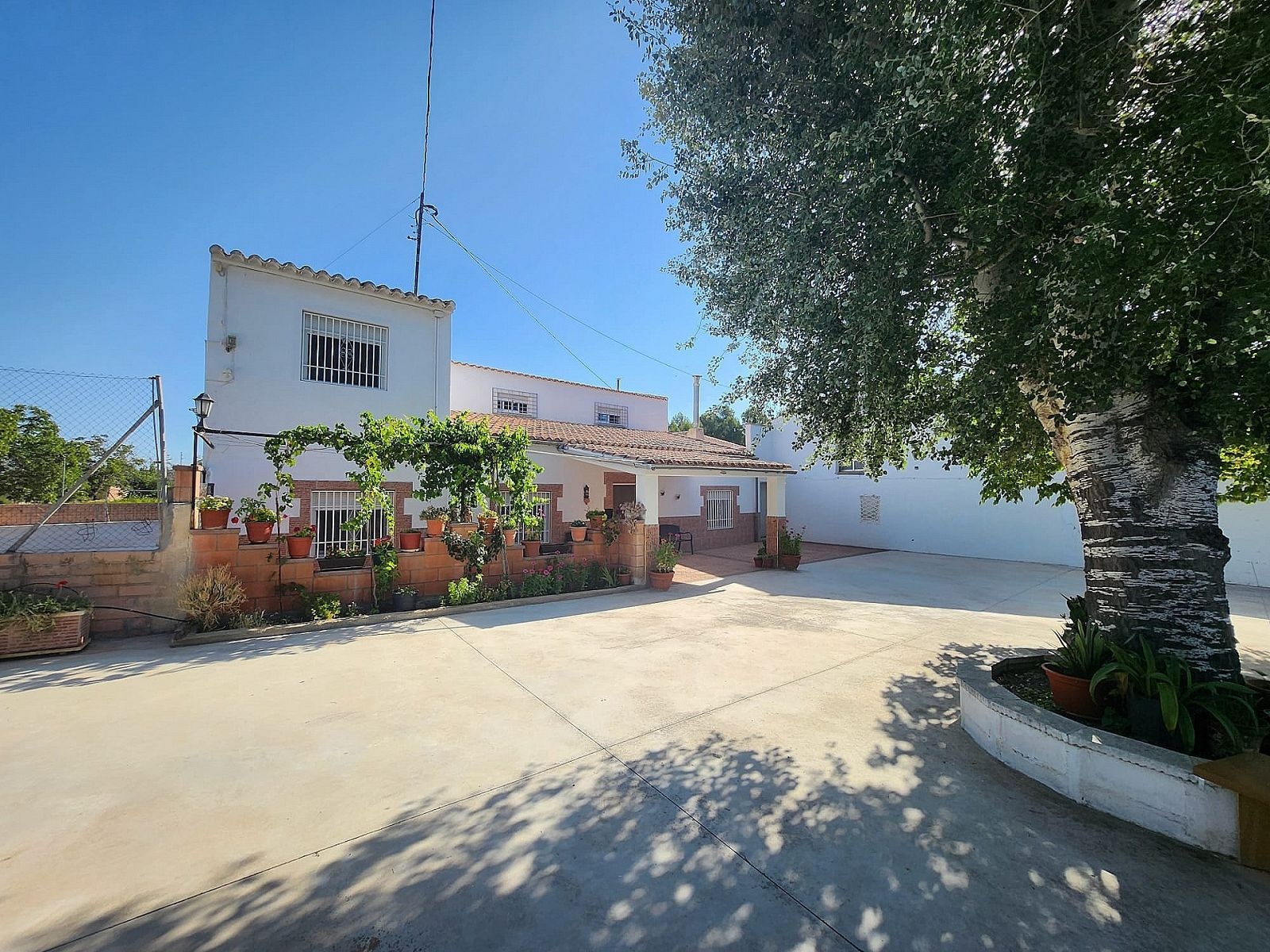 Resale - 7 Bedroom 2 Bathroom Country house in Villena -  - Alicante