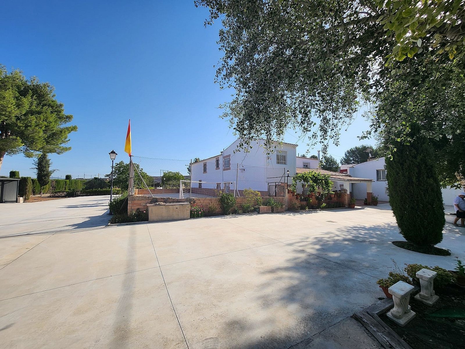 Resale - 7 Bedroom 2 Bathroom Country house in Villena -  - Alicante