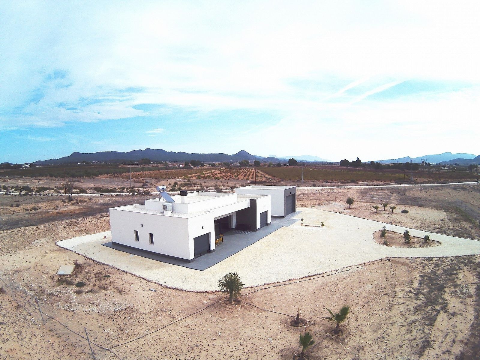 Resale - 4 Bedroom 3 Bathroom Villa in Pinoso -  - Alicante