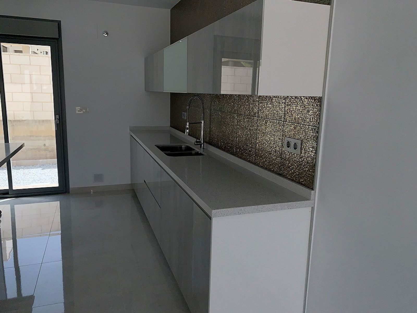 Resale - 4 Bedroom 3 Bathroom Villa in Pinoso -  - Alicante