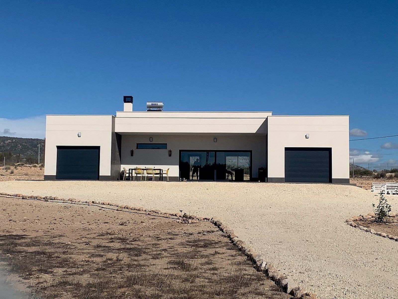 Resale - 4 Bedroom 3 Bathroom Villa in Pinoso -  - Alicante