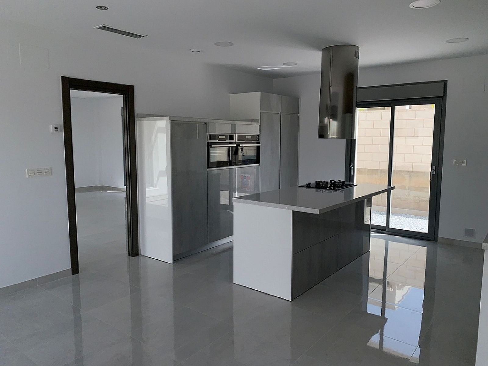 Resale - 4 Bedroom 3 Bathroom Villa in Pinoso -  - Alicante