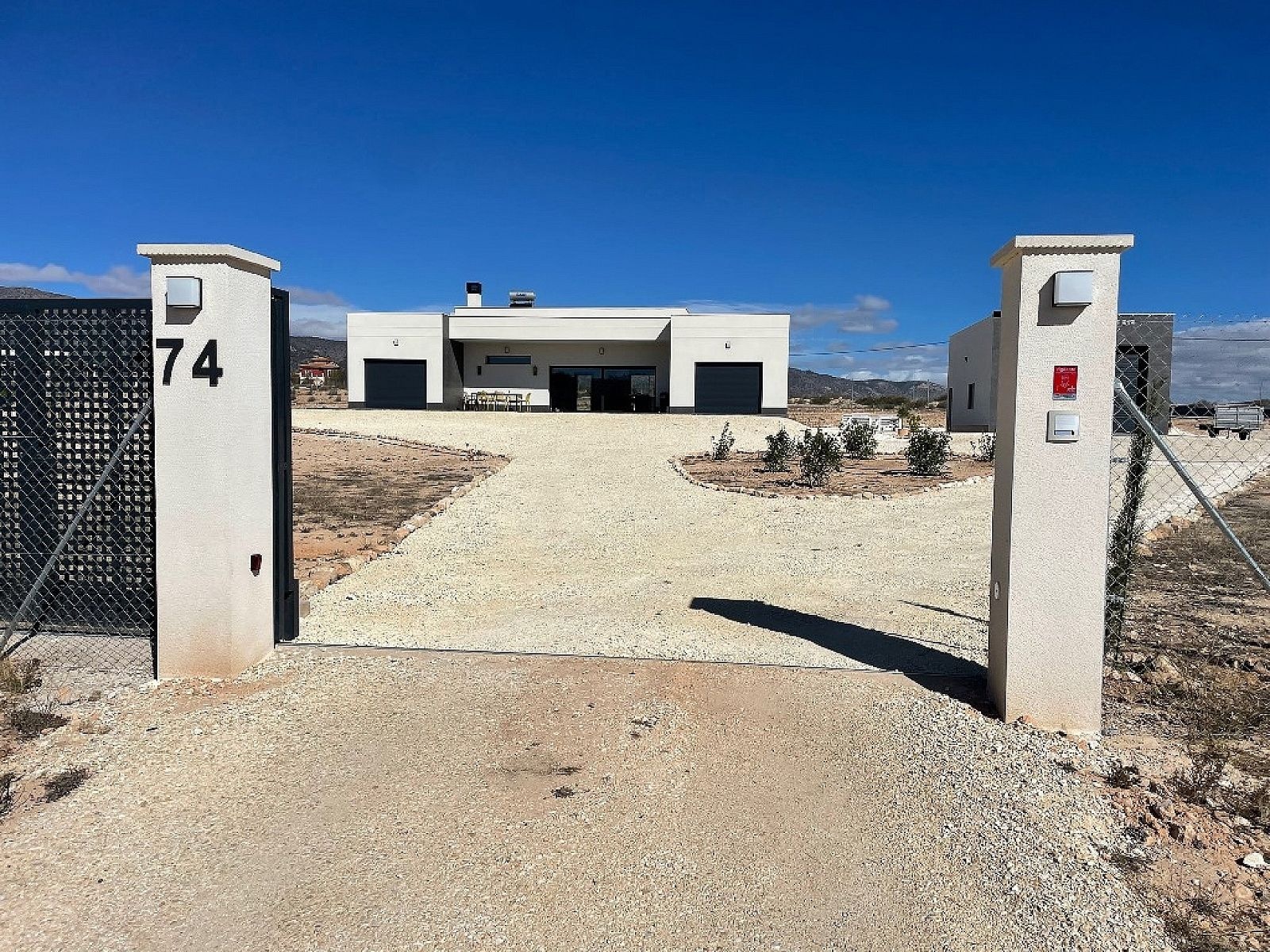 Resale - 4 Bedroom 3 Bathroom Villa in Pinoso -  - Alicante