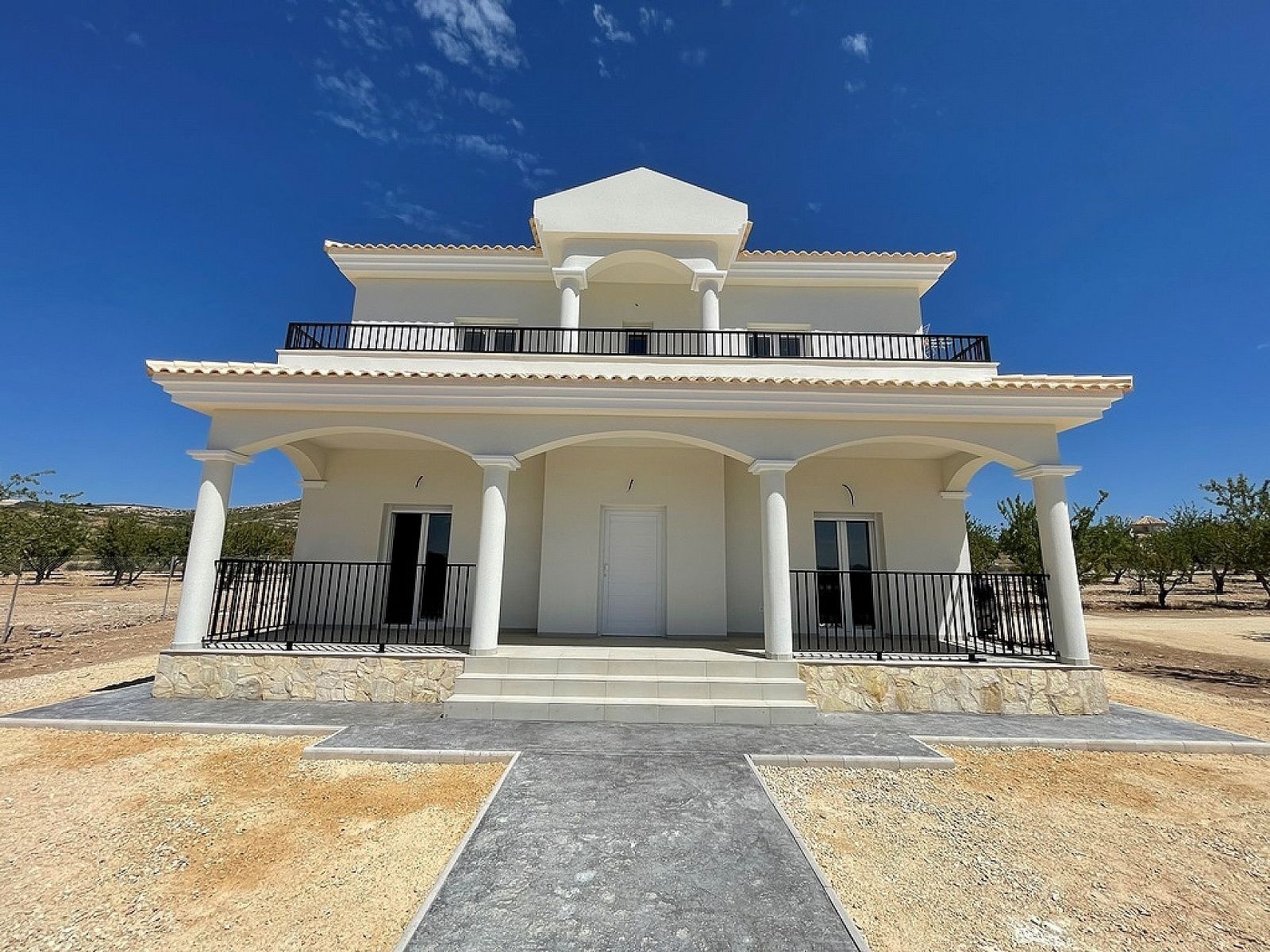 Resale - 3 Bedroom 2 Bathroom Villa in Pinoso -  - Alicante