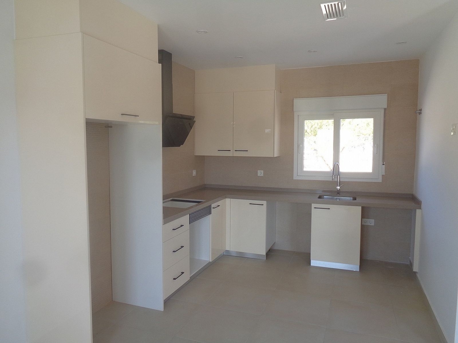 Resale - 3 Bedroom 2 Bathroom Villa in Pinoso -  - Alicante
