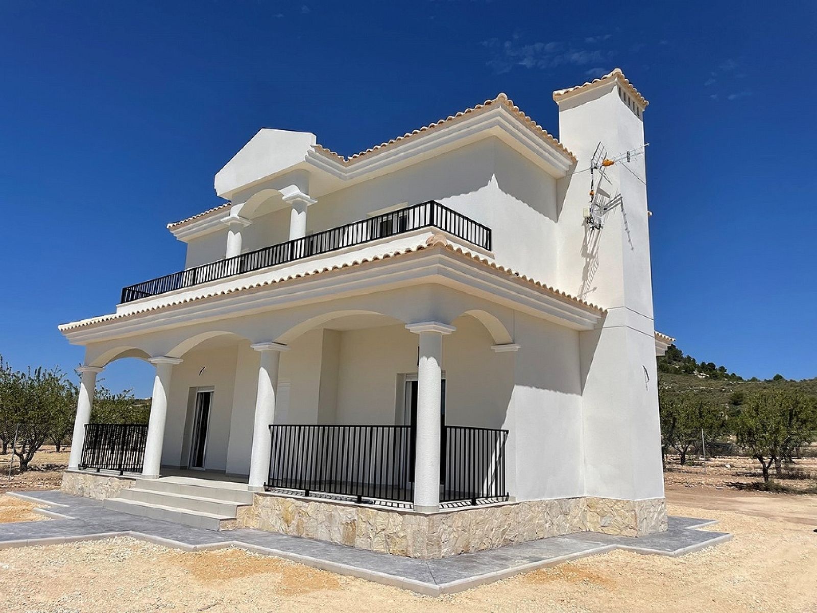 Resale - 3 Bedroom 2 Bathroom Villa in Pinoso -  - Alicante
