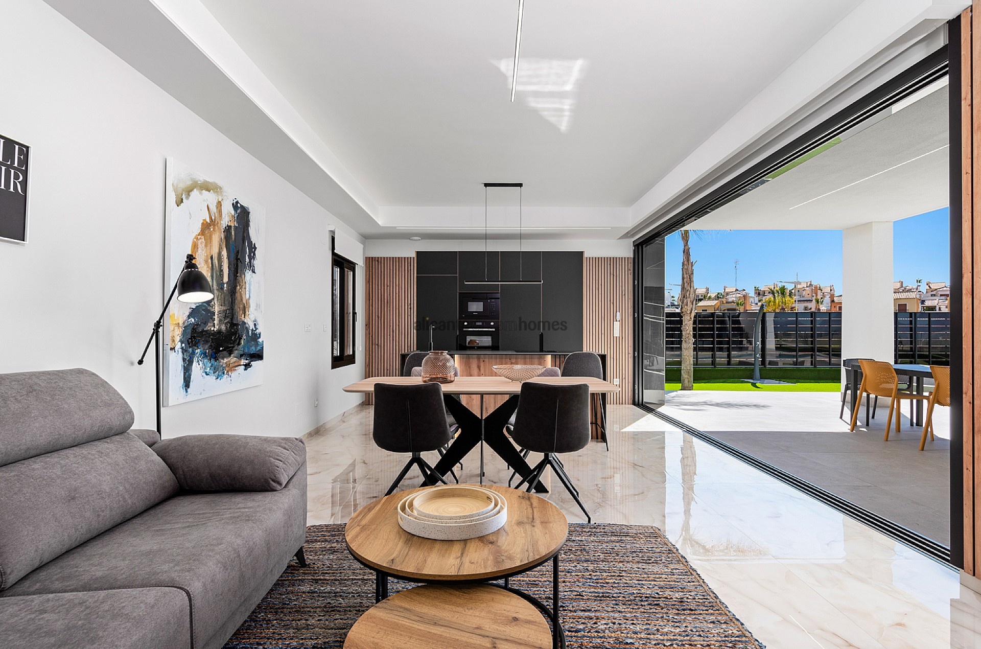 Resale - 3 Bedroom 2 Bathroom Villa in Algorfa -  - Alicante