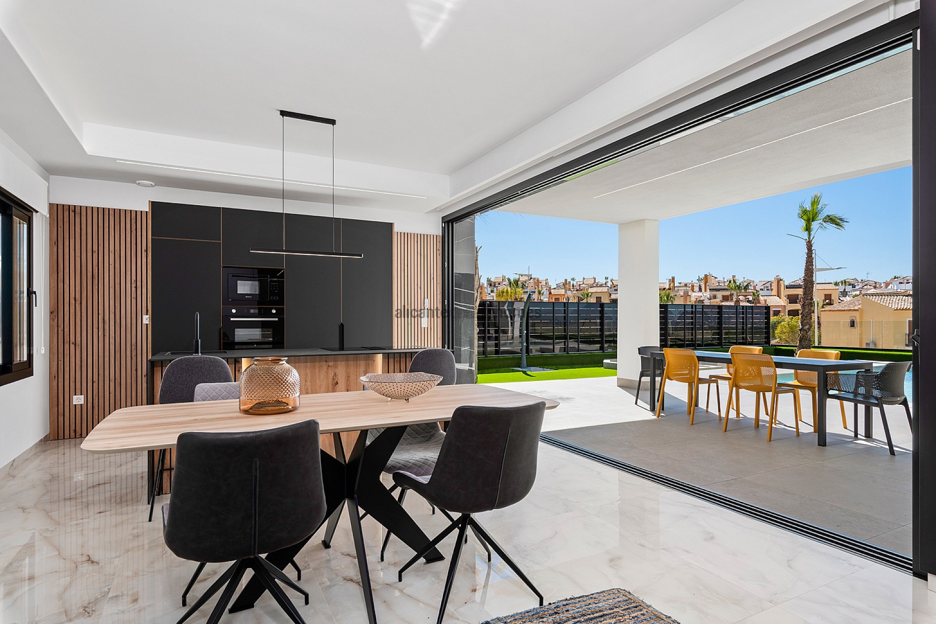 Resale - 3 Bedroom 2 Bathroom Villa in Algorfa -  - Alicante