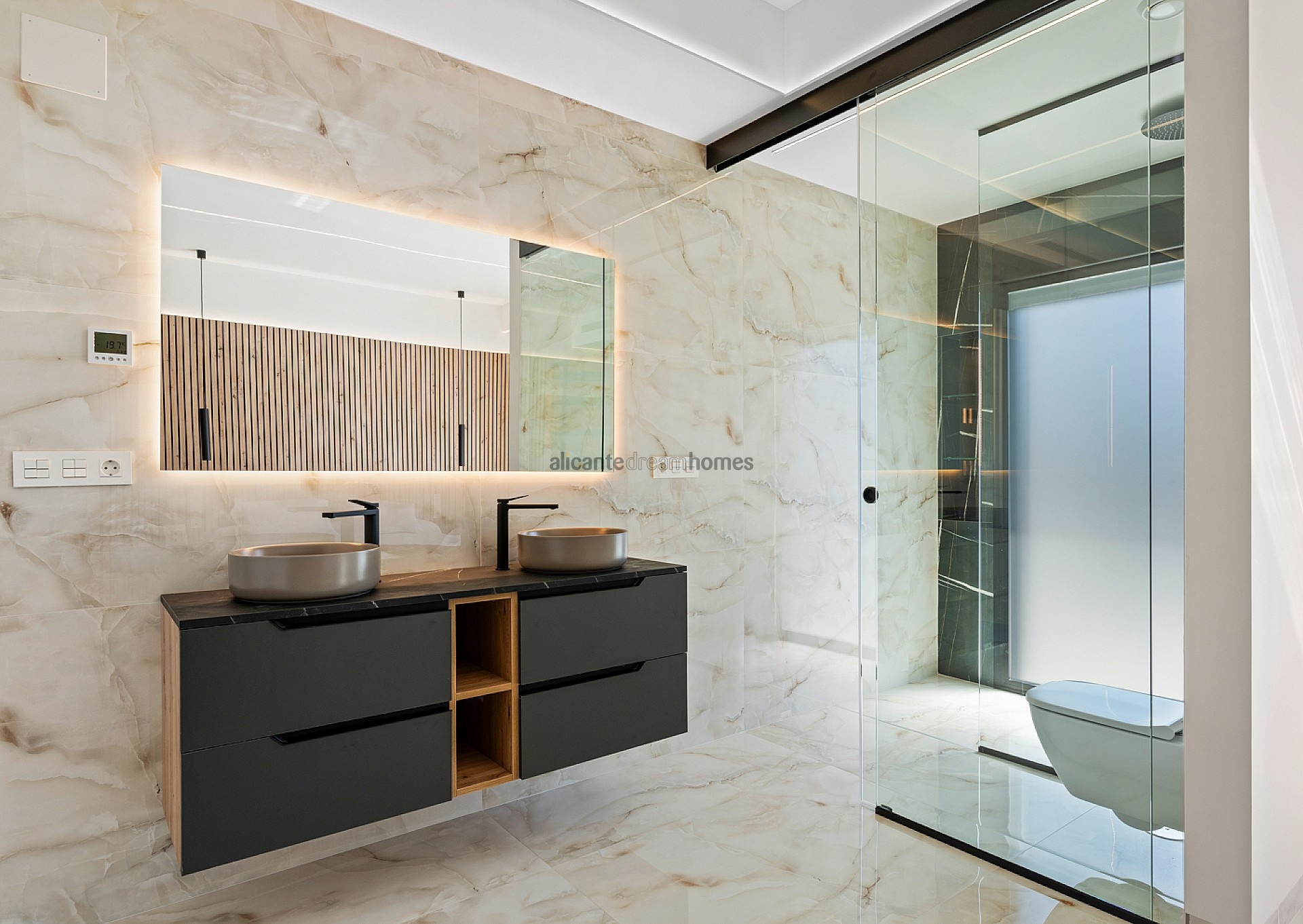 Resale - 3 Bedroom 2 Bathroom Villa in Algorfa -  - Alicante