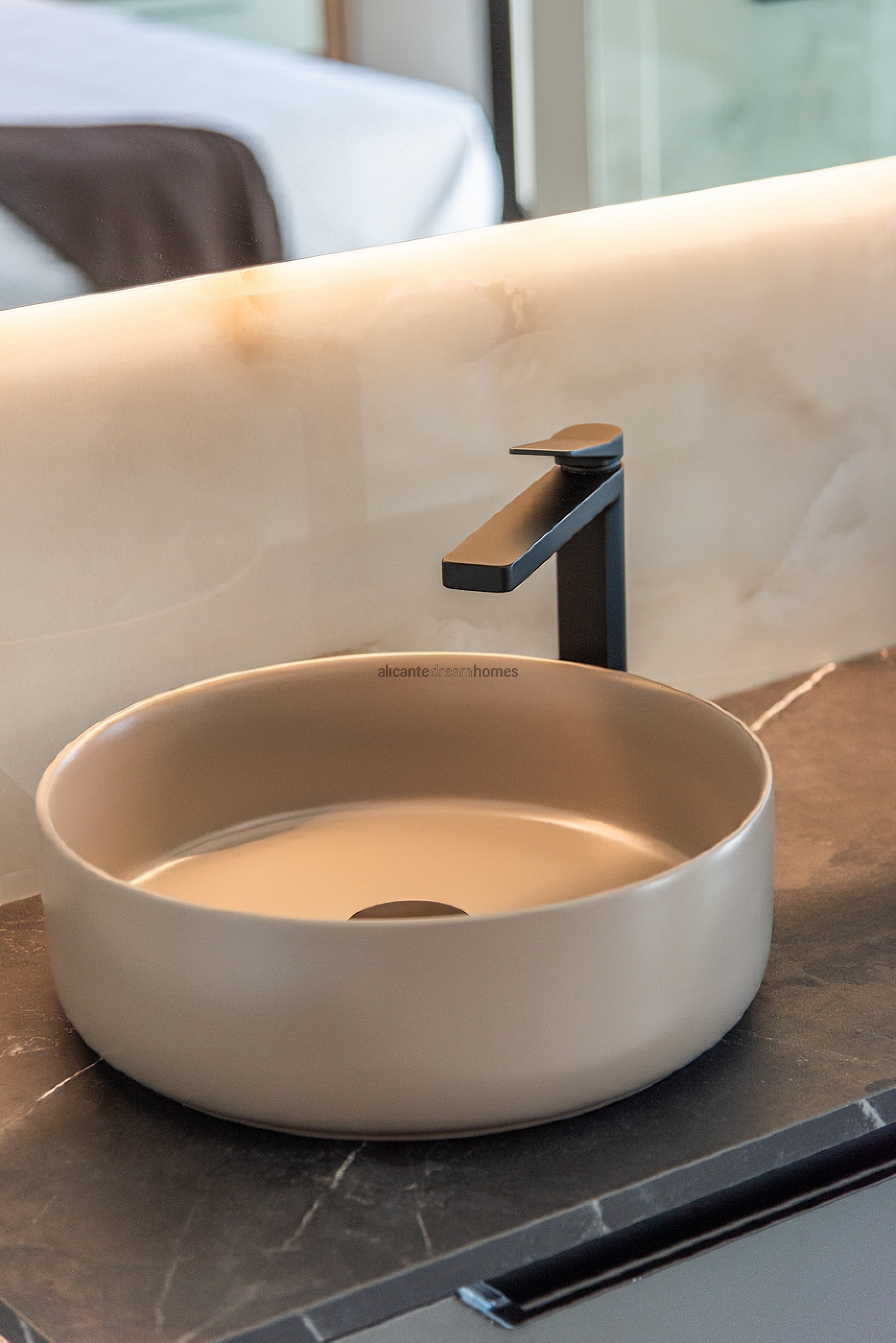 Resale - 3 Bedroom 2 Bathroom Villa in Algorfa -  - Alicante