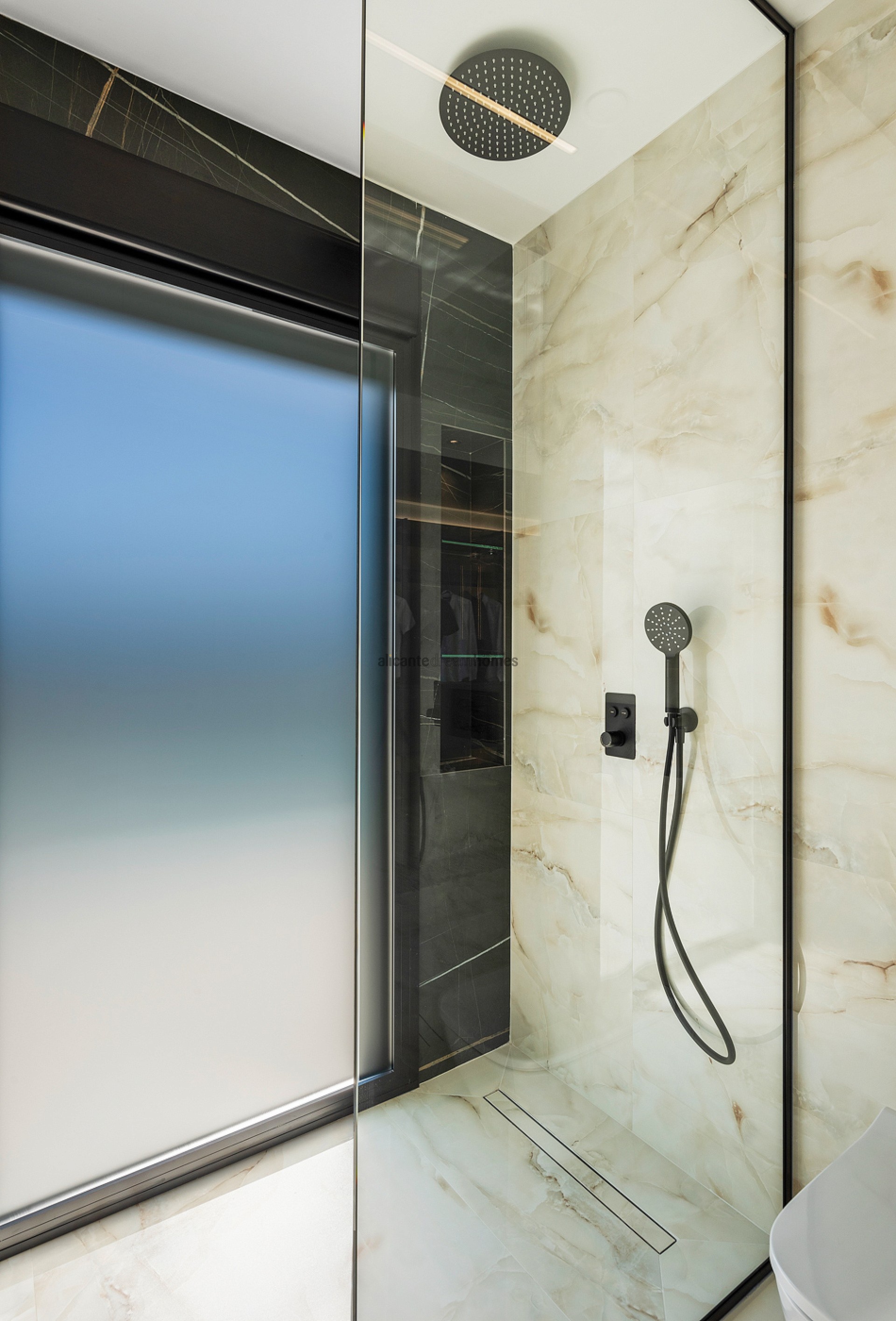 Resale - 3 Bedroom 2 Bathroom Villa in Algorfa -  - Alicante