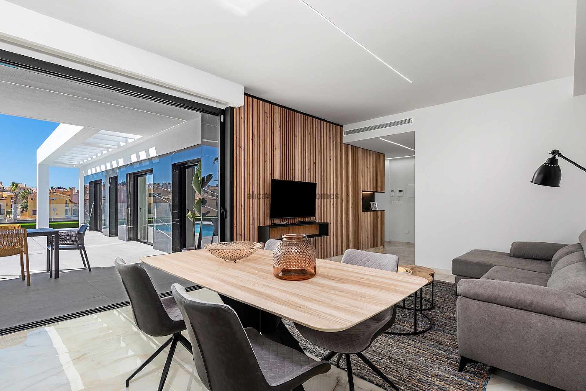 Resale - 3 Bedroom 2 Bathroom Villa in Algorfa -  - Alicante