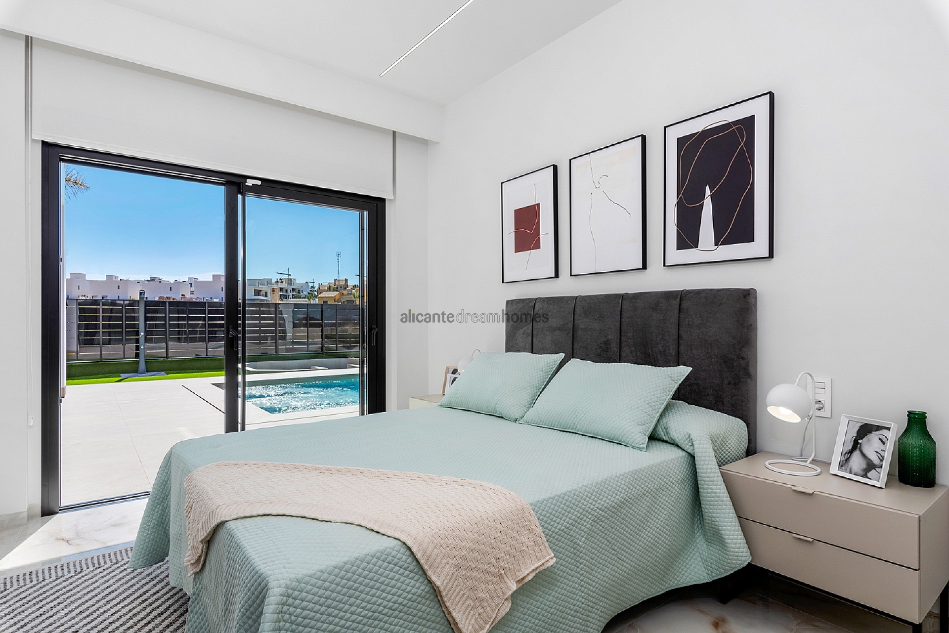 Resale - 3 Bedroom 2 Bathroom Villa in Algorfa -  - Alicante