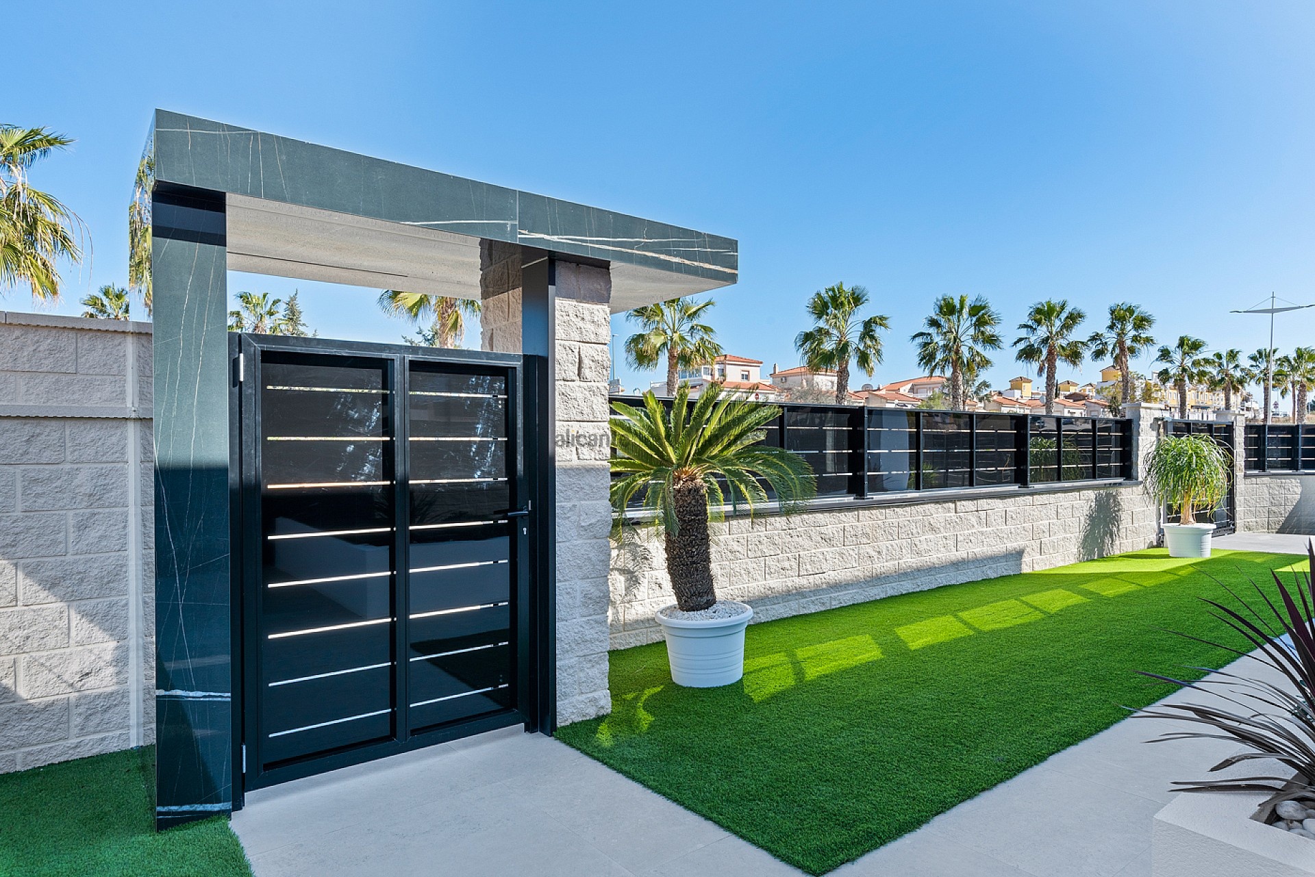 Resale - 3 Bedroom 2 Bathroom Villa in Algorfa -  - Alicante