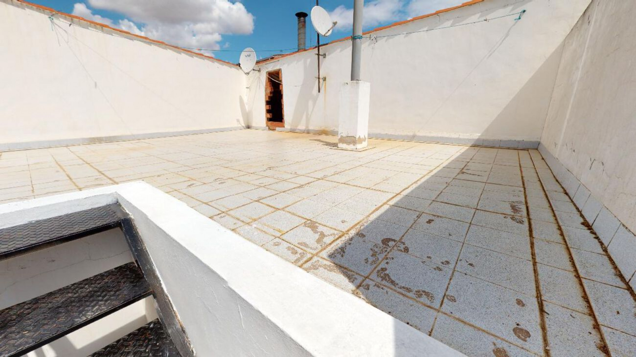 Resale - 4 Bedroom 3 Bathroom Villa in Sax -  - Alicante