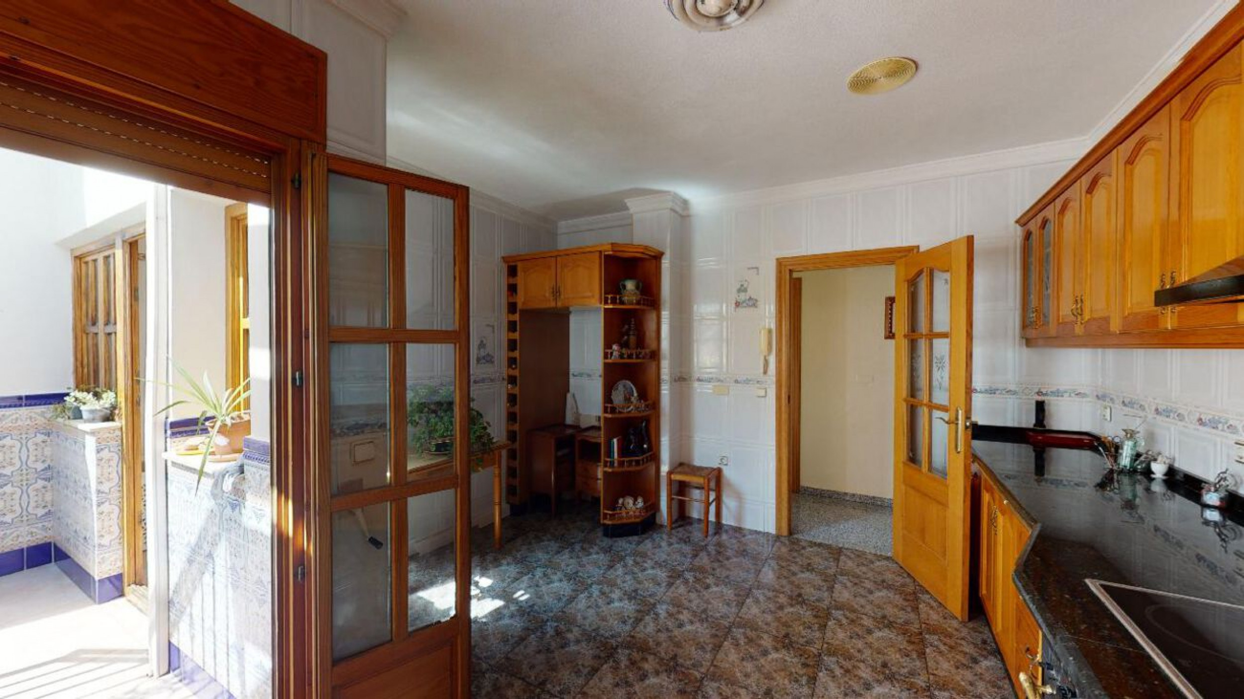 Resale - 4 Bedroom 3 Bathroom Villa in Sax -  - Alicante