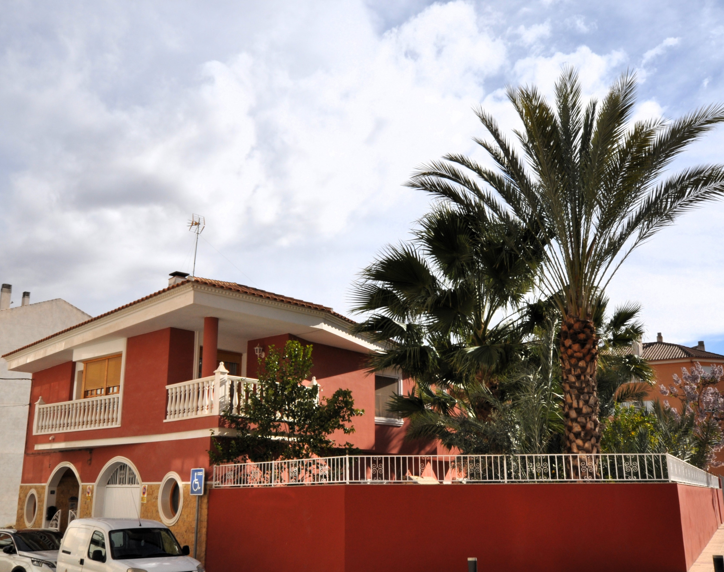 Resale - 4 Bedroom 3 Bathroom Villa in Sax -  - Alicante