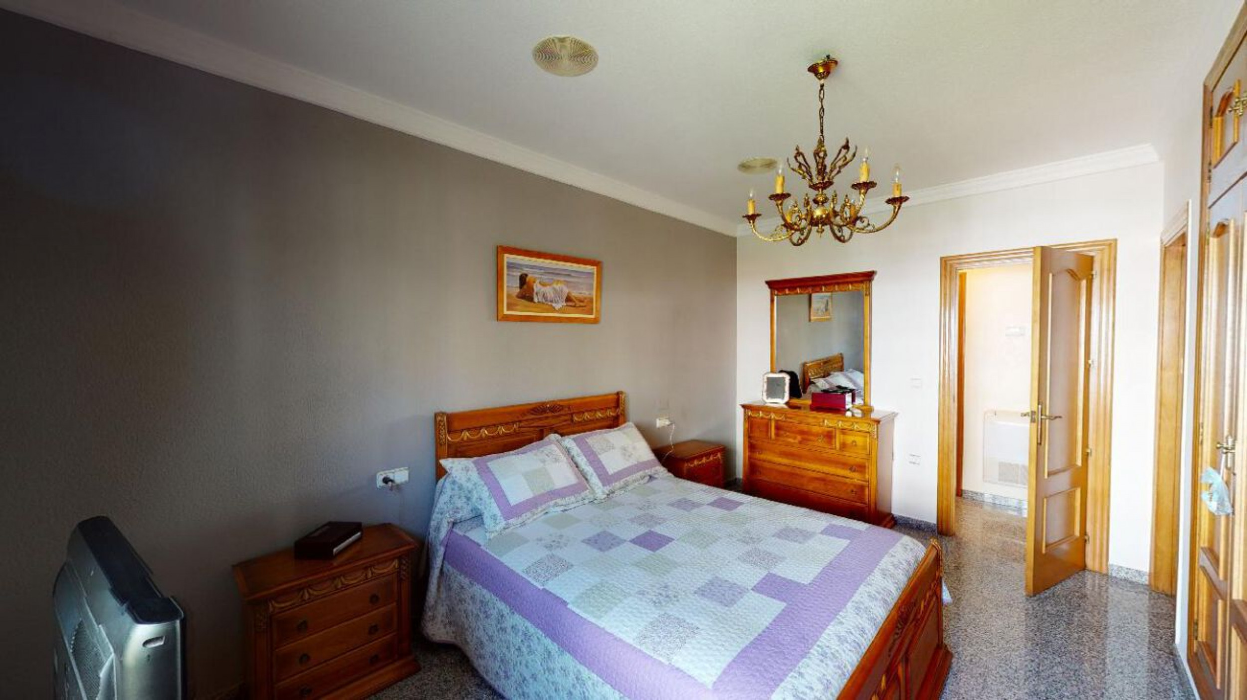 Resale - 4 Bedroom 3 Bathroom Villa in Sax -  - Alicante