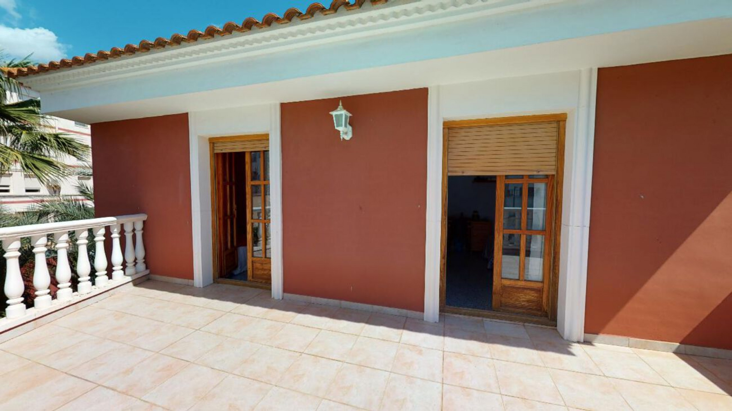 Resale - 4 Bedroom 3 Bathroom Villa in Sax -  - Alicante