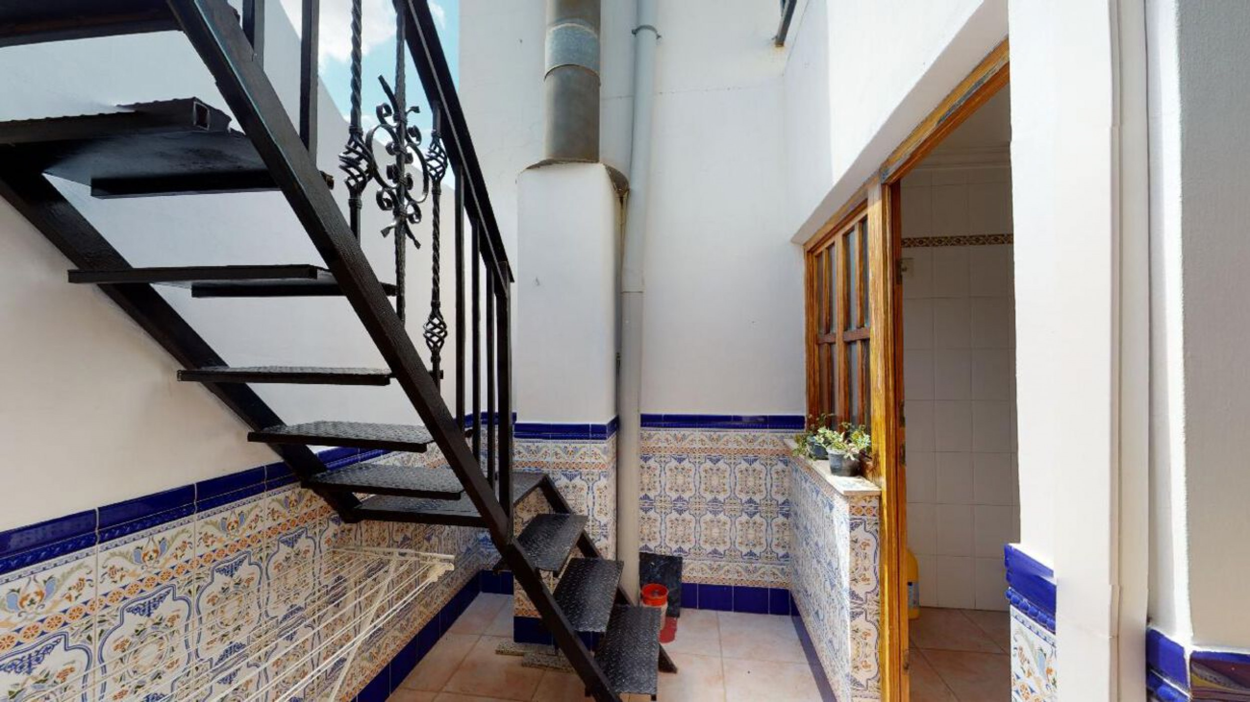 Resale - 4 Bedroom 3 Bathroom Villa in Sax -  - Alicante