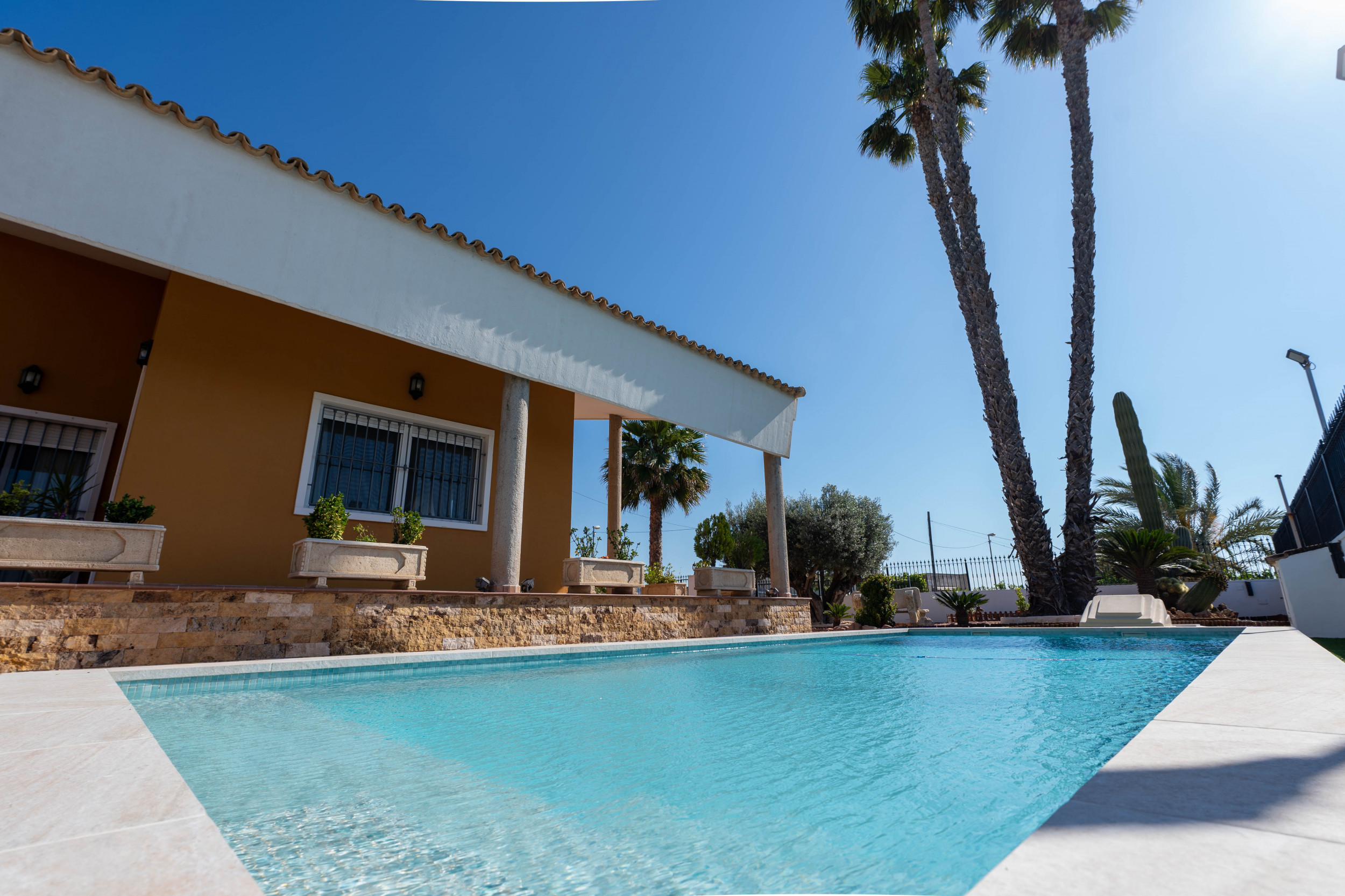 Resale - 5 Bedroom 3 Bathroom Villa in Orihuela -  - Alicante