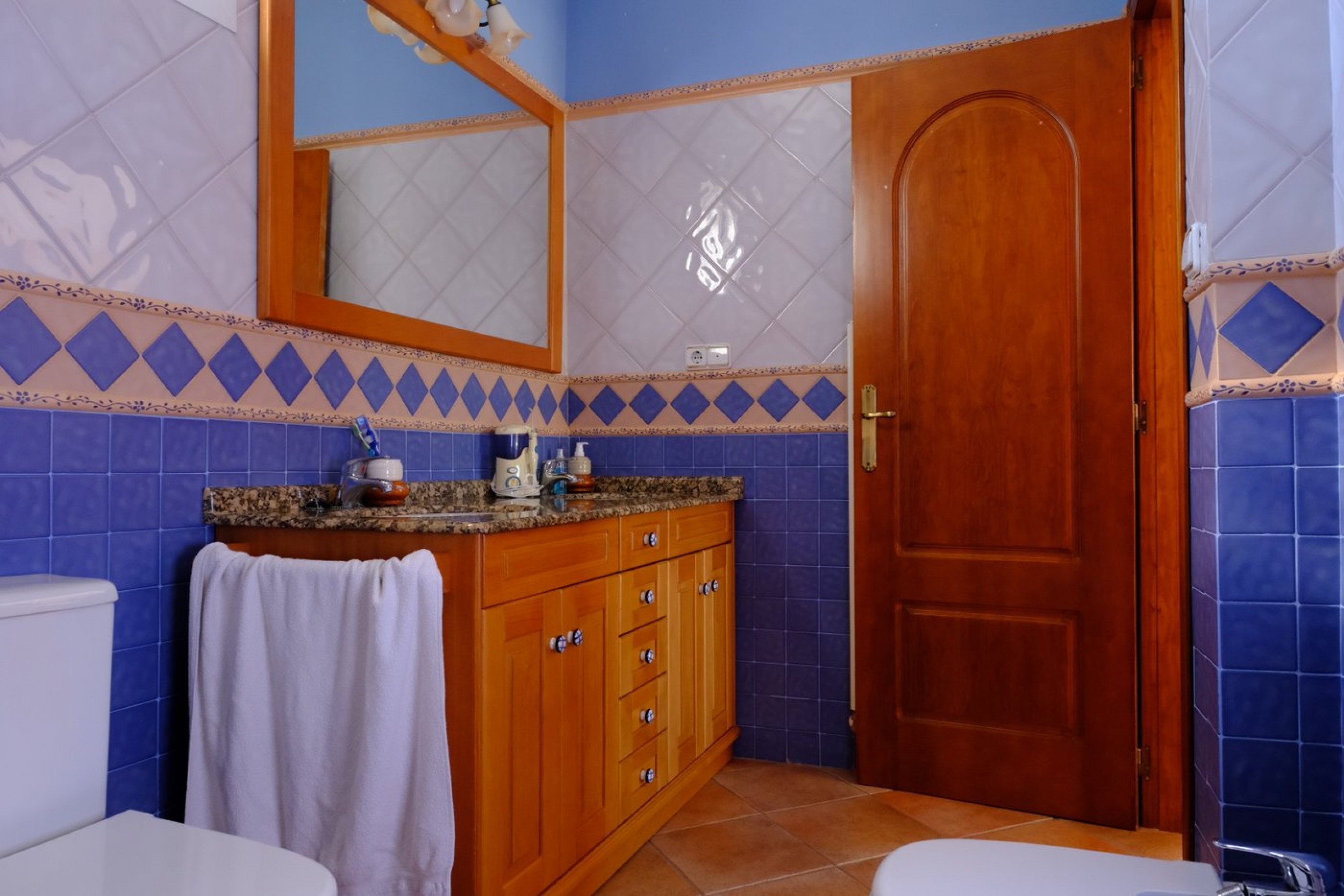 Resale - 5 Bedroom 3 Bathroom Villa in Orihuela -  - Alicante