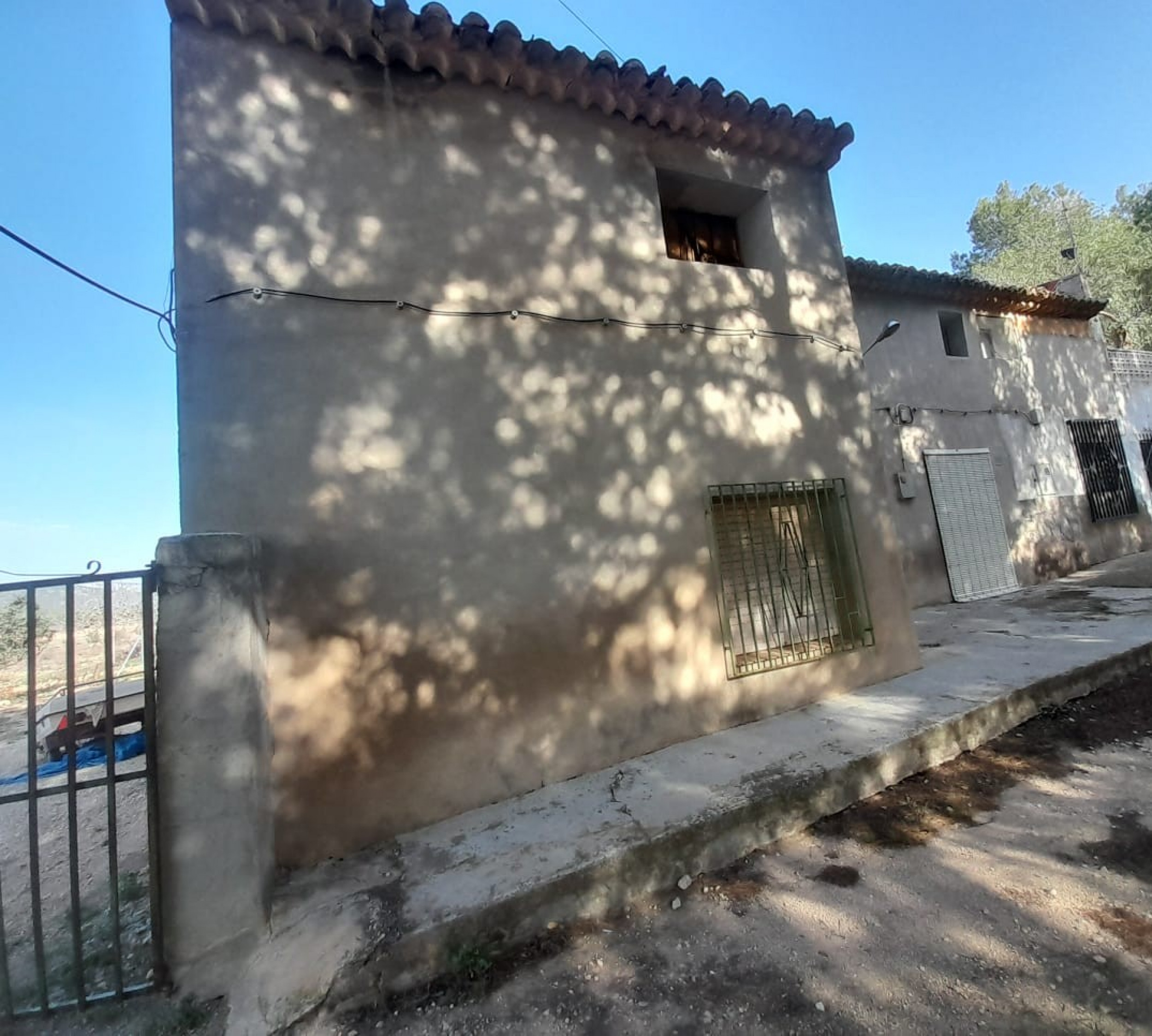 Resale - 6 Bedroom 2 Bathroom Country house in Monóvar -  - Alicante