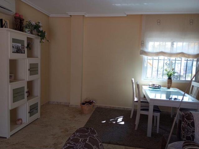 Resale - 3 Bedroom 2 Bathroom Villa in La Romana -  - Alicante