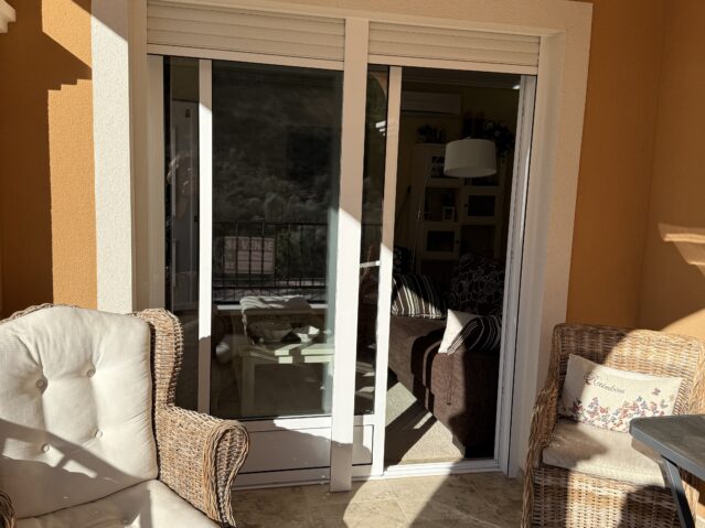Resale - 3 Bedroom 2 Bathroom Villa in La Romana -  - Alicante