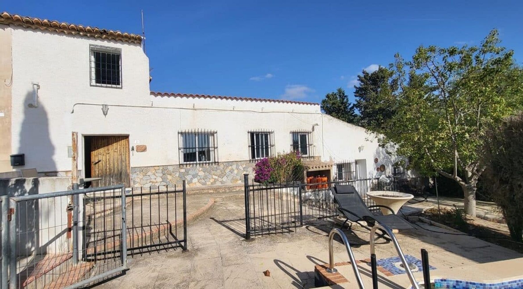 Resale - 4 Bedroom 3 Bathroom Country house in La Romana -  - Alicante