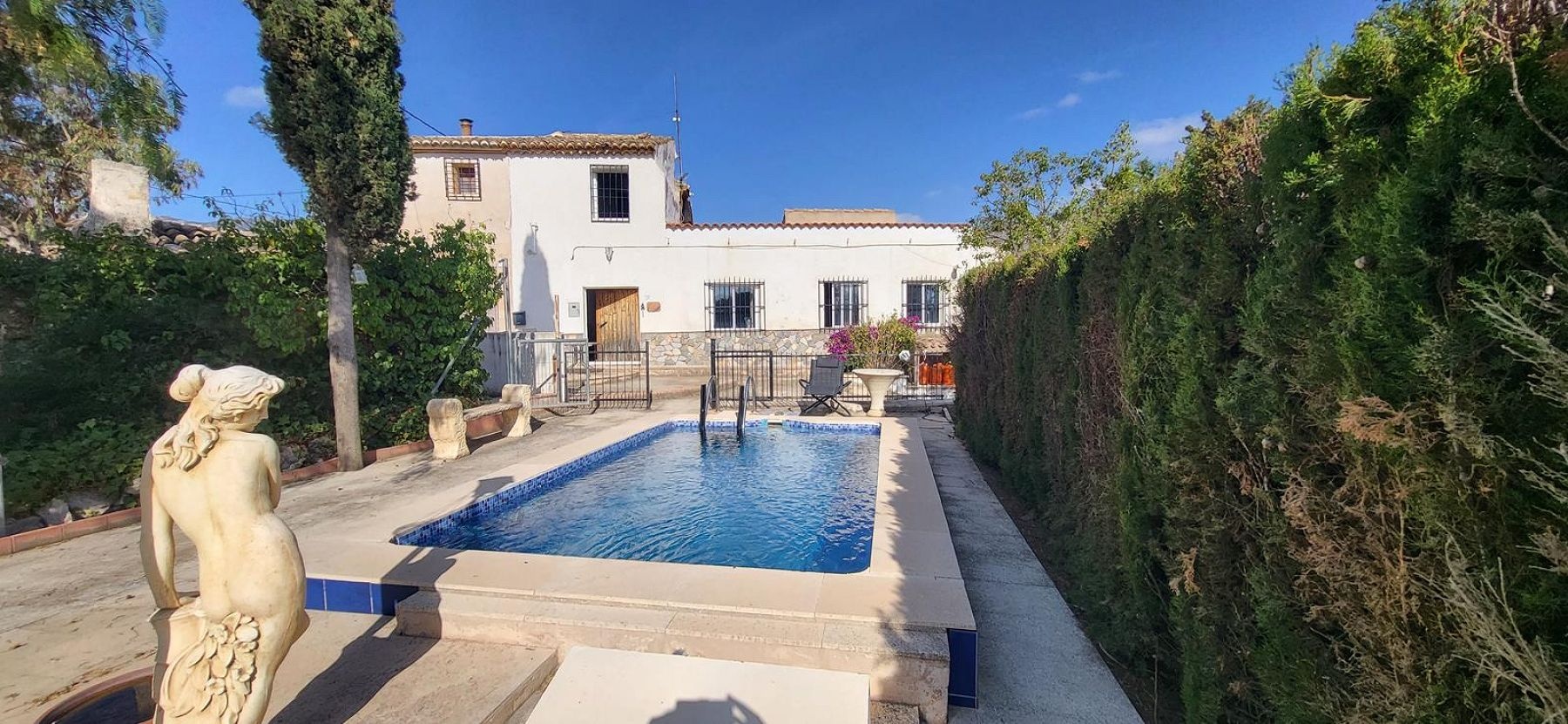 Resale - 4 Bedroom 3 Bathroom Country house in La Romana -  - Alicante