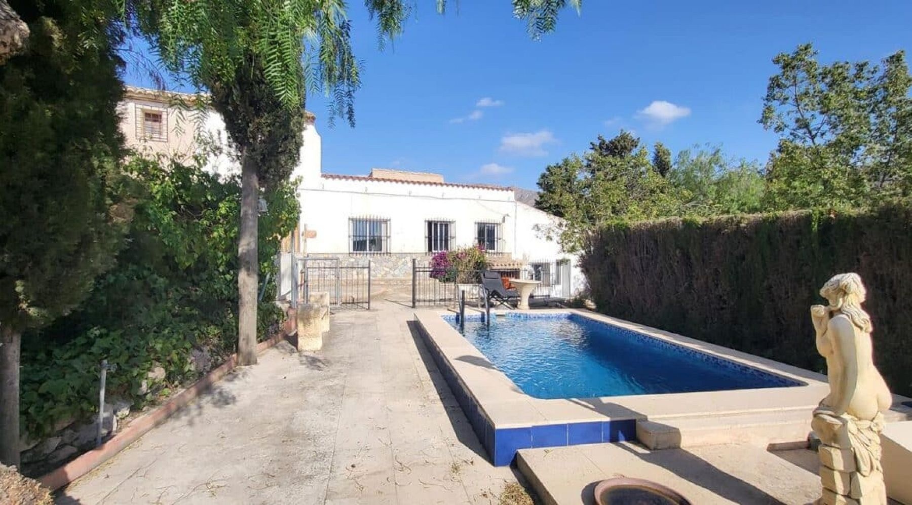Resale - 4 Bedroom 3 Bathroom Country house in La Romana -  - Alicante