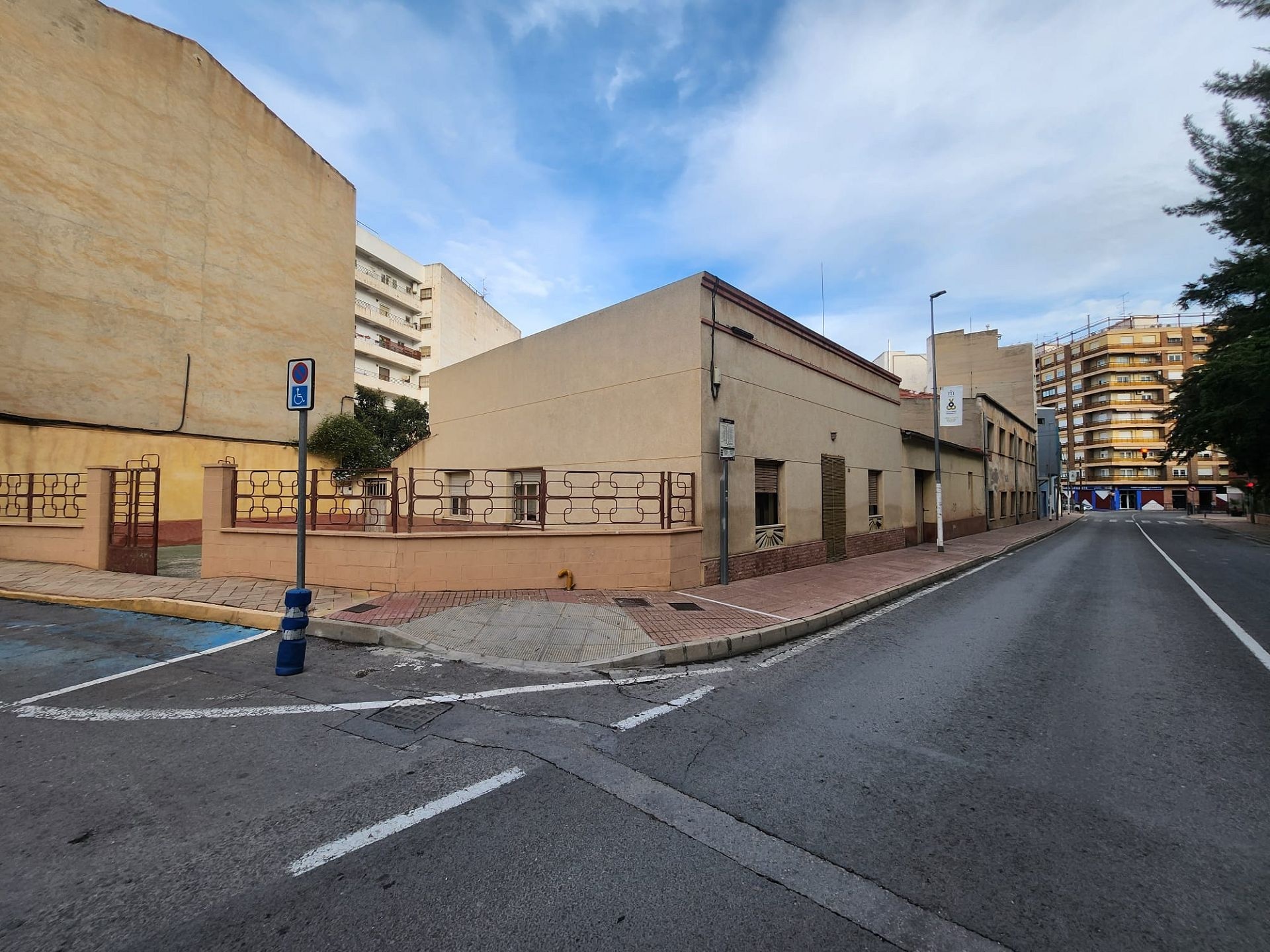 Resale - 4 Bedroom 2 Bathroom Townhouse in Monóvar -  - Alicante