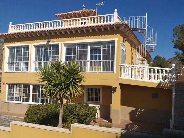 Resale - 6 Bedroom 5 Bathroom Villa in Macisvenda -  - Murcia