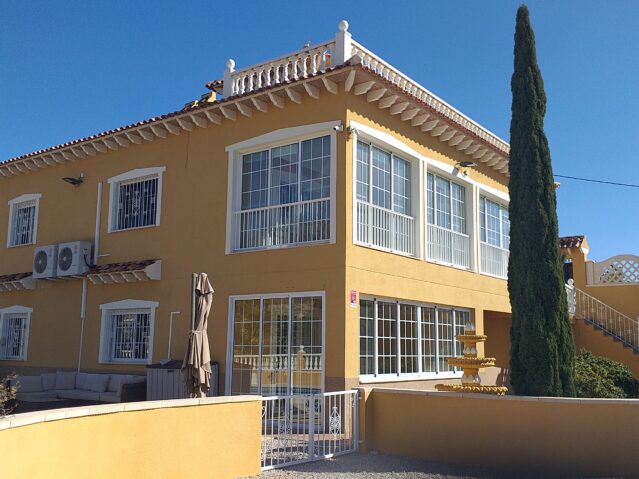 Resale - 6 Bedroom 5 Bathroom Villa in Macisvenda -  - Murcia